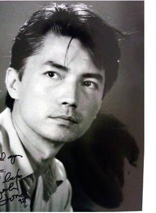 Джон лоун. John Lone в молодости. Джон Лоун Шиван Хан. 尊龙 актер. Джон Лоун с женой.